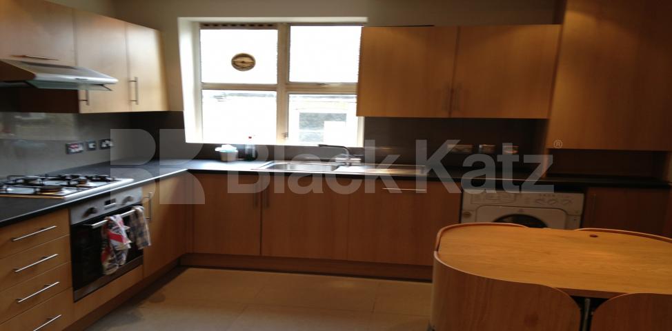 			LET , 4 Bedroom, 1 bath, 1 reception Apartment			 Park Mansions South. Lambeth Road  , Vauxhall